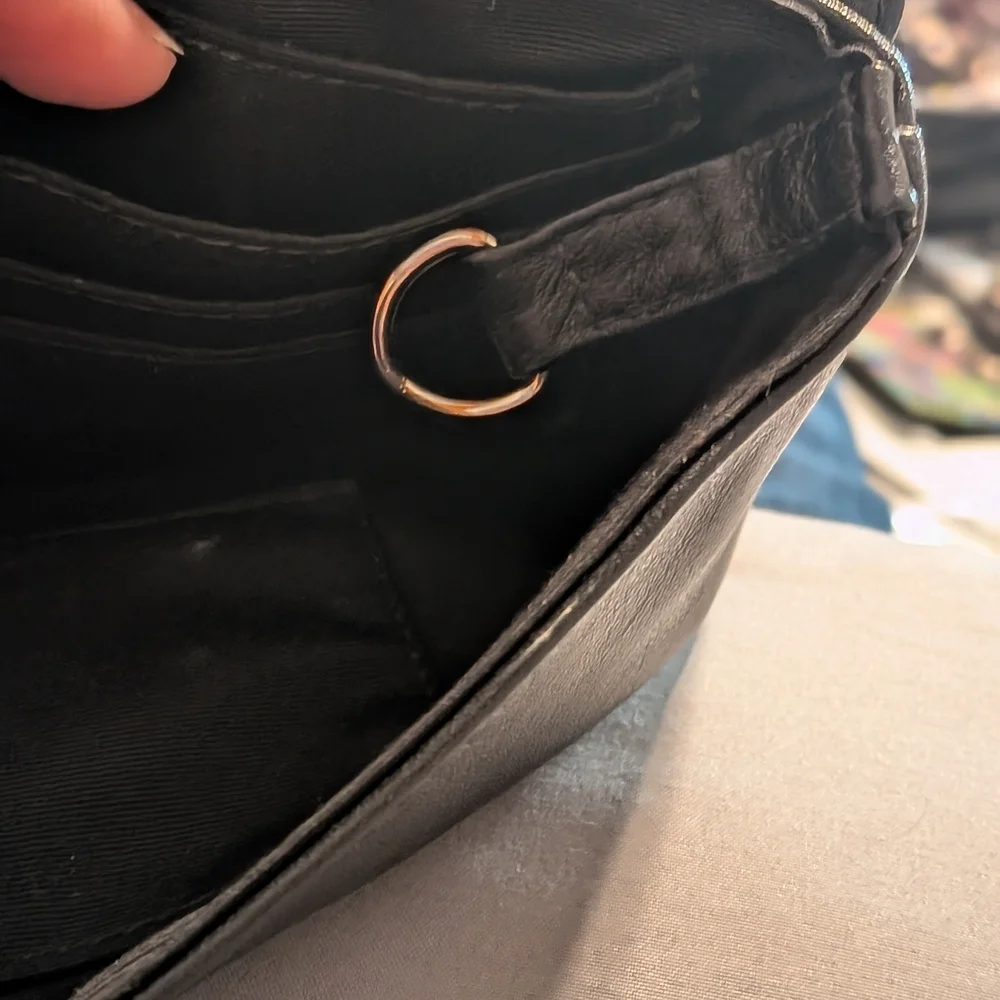 Coach Gallery Black Wristlet - Picture 5 of 6